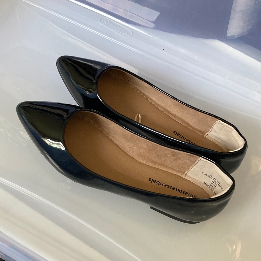 Black shine flats, amazon essentials, size 5